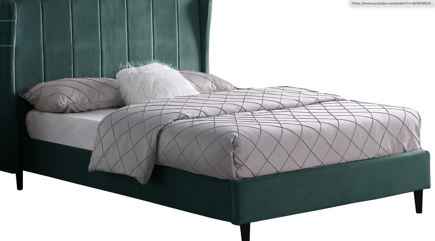 Amelia 4'6" Bed - Green Velvet Fabric