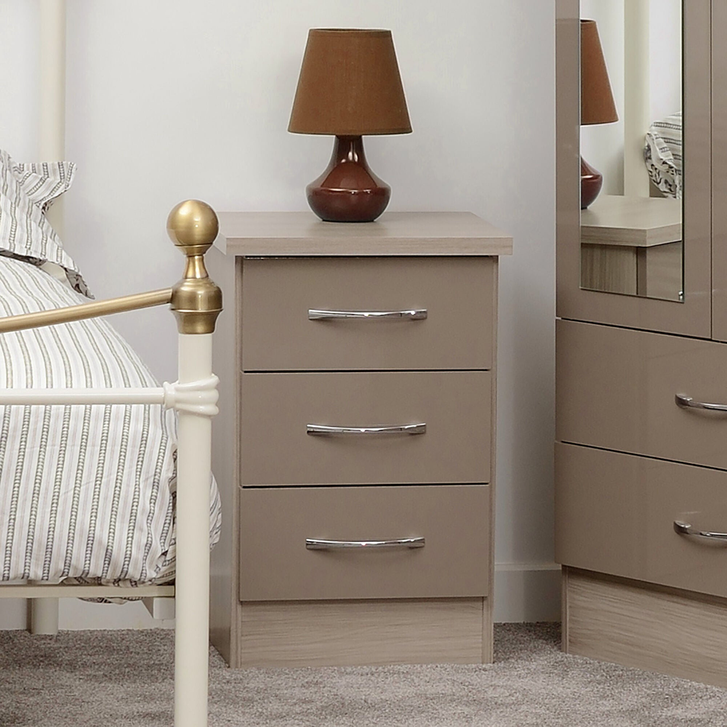 Nevada 3 Drawer Bedside – Oyster Gloss/Light Oak Effect