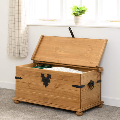 Corona Single Storage Chest – Distressed Waxed Pine, Versatile Storage