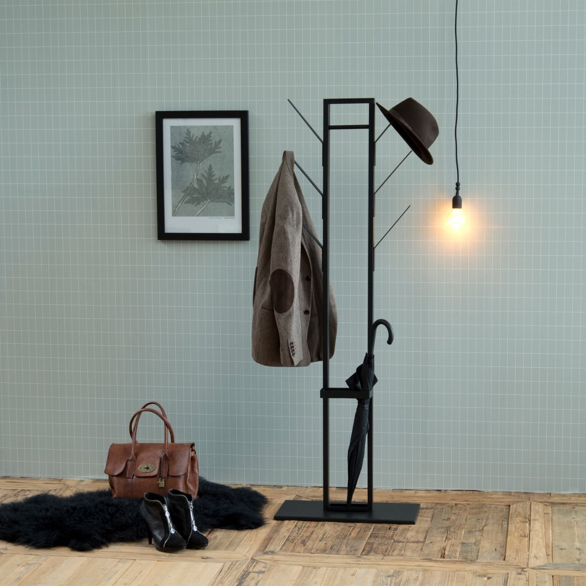 Vinson coat hanger, frame and base matt black powder coated steel, 56x28x165 cm