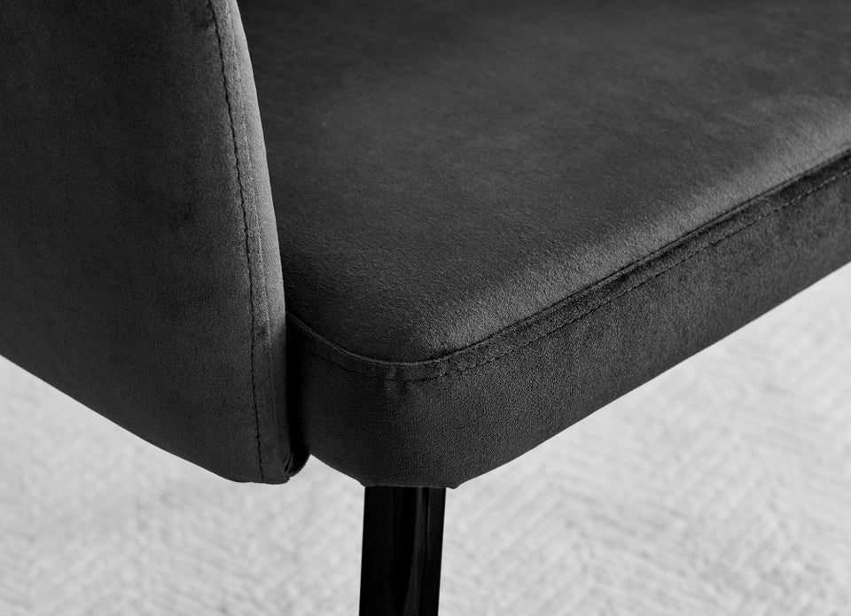Novara Grey Concrete Effect Black Leg Round Dining Table & 4 Calla Black Leg Chairs