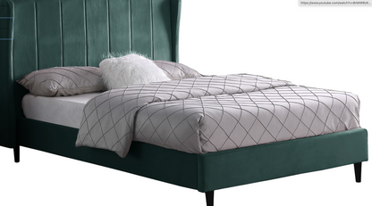 Amelia 4'6" Bed - Green Velvet Fabric