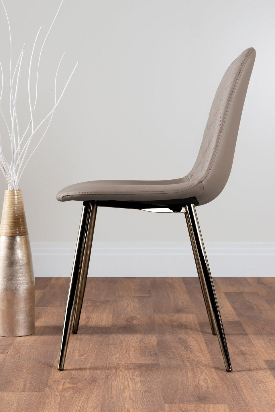 Novara White Marble Round Dining Table & 4 Corona Silver Leg Chairs