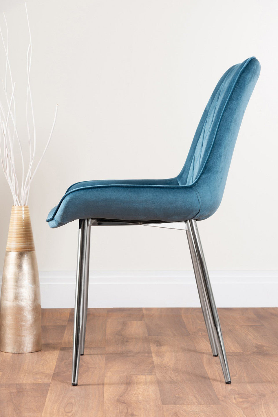 Leonardo 4 Table and 4 Pesaro Silver Leg Chairs