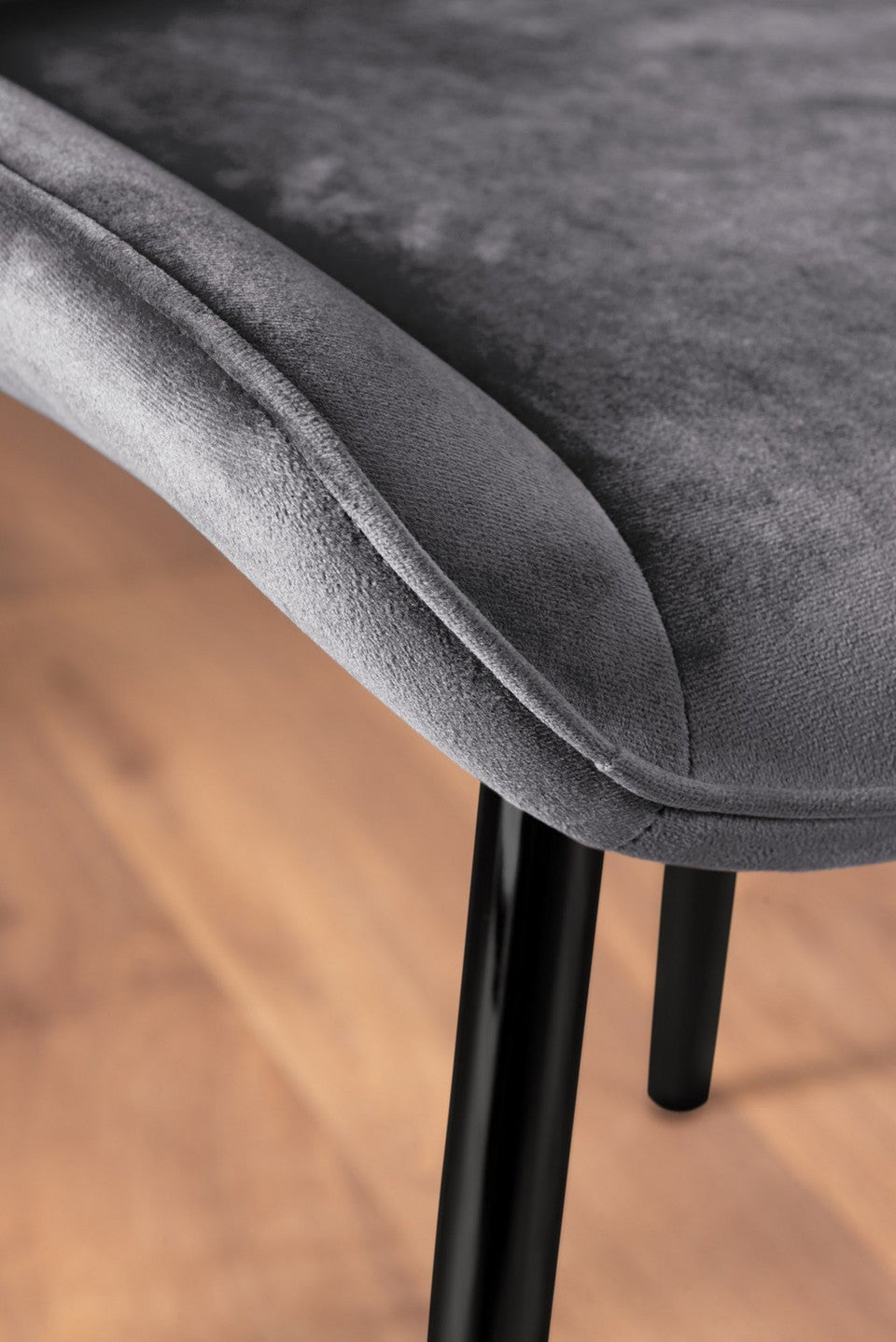 Santorini Brown Round Dining Table And 4 Pesaro Black Leg Chairs