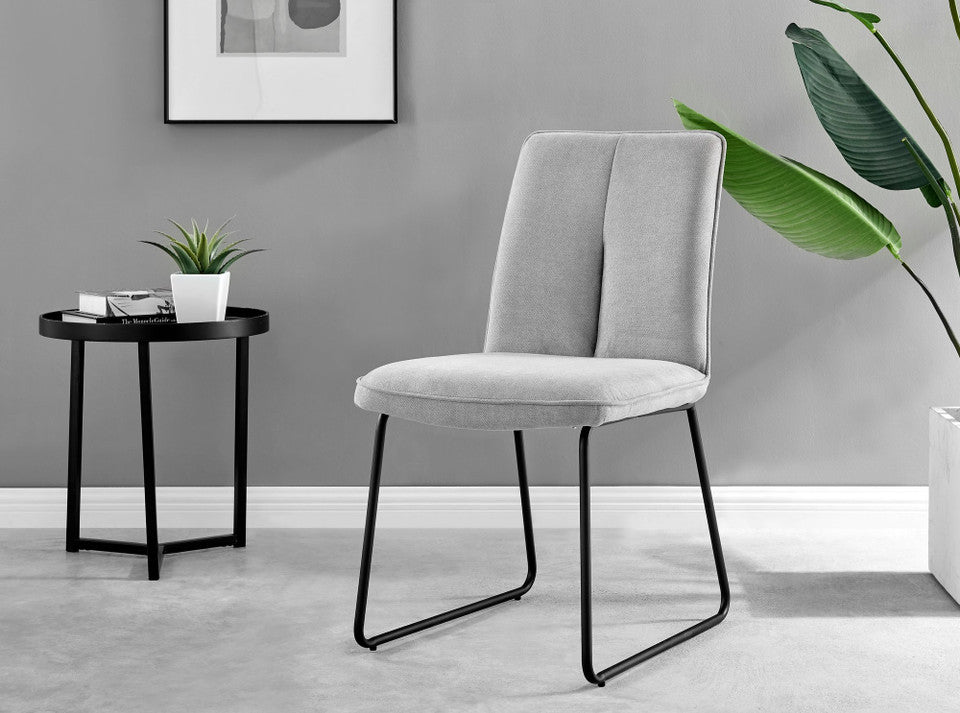 Novara White Gloss Black Leg Round Dining Table & 4 Halle Chairs
