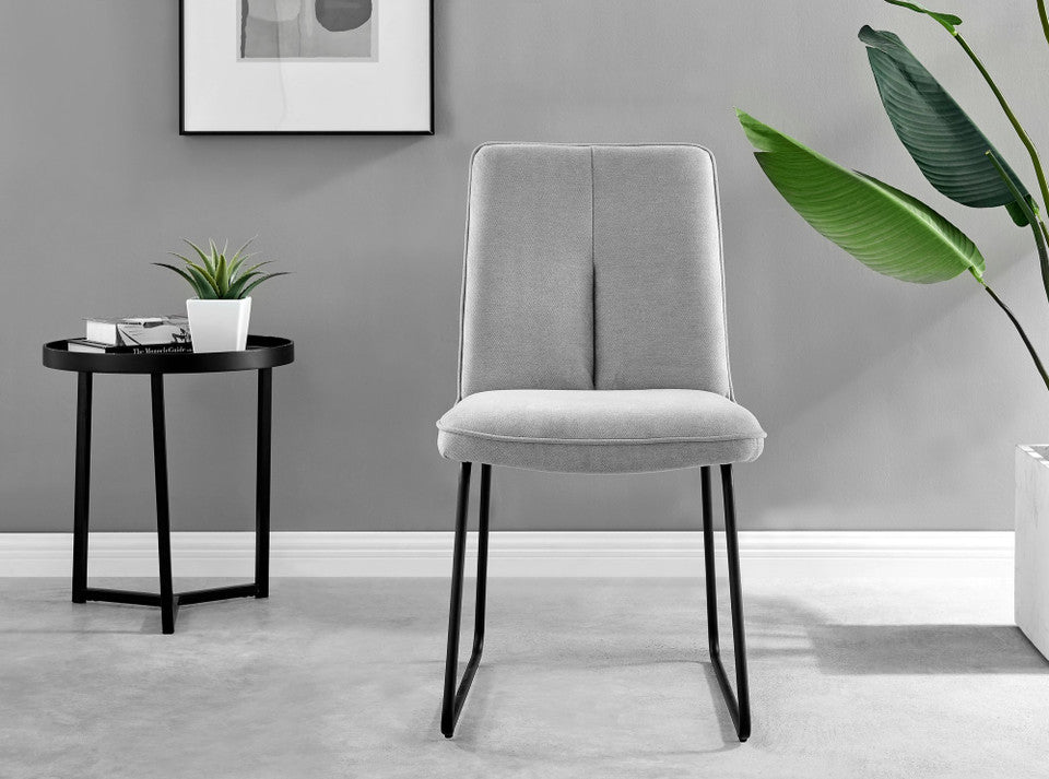 Novara White Gloss Black Leg Round Dining Table & 4 Halle Chairs